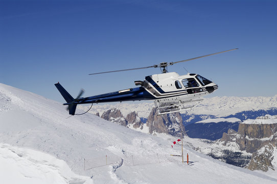 Helicopter landing in ski region