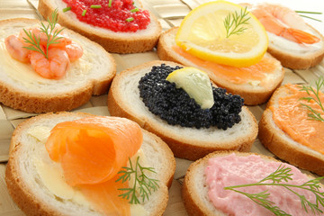 toast, canapés