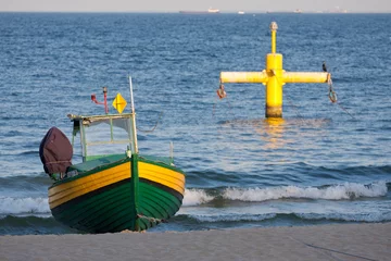 Crédence de cuisine en verre imprimé La Baltique, Sopot, Pologne Old wooden fishing boat on the beach in Gdynia Orlowo harbour, Baltic sea, Poland