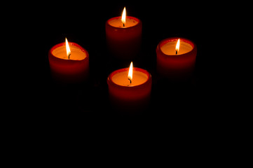 Vier Kerzen die brennen