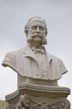 Carlos J Finlay statue