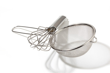 Schneebesen und K&uuml;chensieb