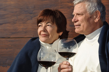 70s couple drinking wine