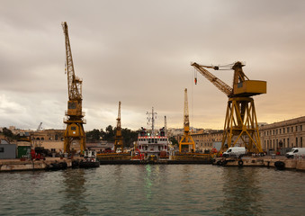 Fototapeta na wymiar suchy dok w Grand portu