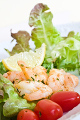 shrimps auf salat