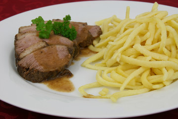 Entenbrust geschnitten mit Spätzle