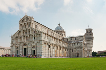 Fototapeta na wymiar Pisa tower and cathedral