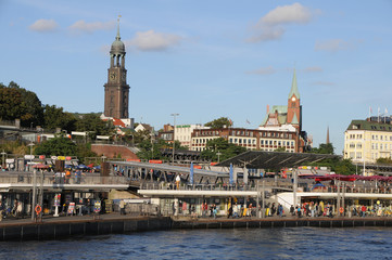 Hamburg Hafen Landungsbrücken michel
