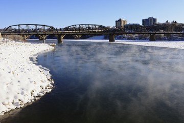 Fototapeta na wymiar Winter morning along the River