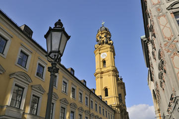 Fototapeta na wymiar Monachium Kościoły - St Kajetan (Theatinerkirche)