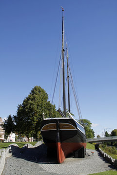 Der Gaffelschoner Hermine in Cuxhaven