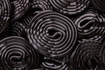 Photo sur Aluminium Bonbons Réglisse : escargots à la réglisse