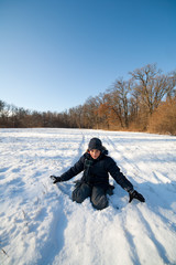 Fototapeta na wymiar Happy kid playing in the snow
