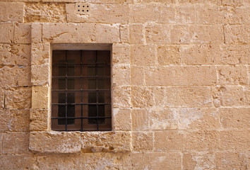 Fototapeta na wymiar okna stare kraty