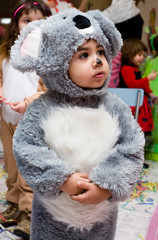 bambino vestito a carnevale
