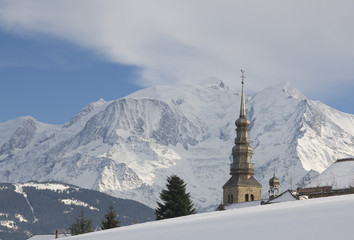 Fototapeta na wymiar Mont Blanc widziany z Combloux