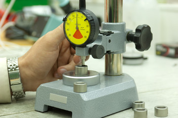 Messuhr auf Messständer