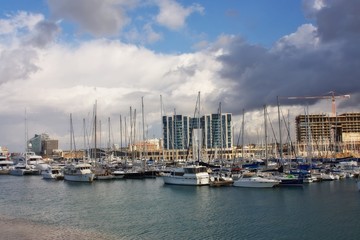 Fototapeta na wymiar Yachts anchored at the marina