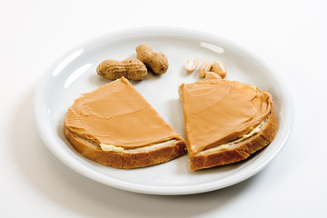 Butterbrot mit Erndussbutter, Erdnüsse