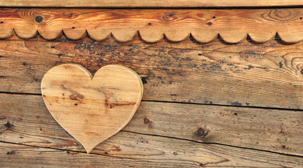coeur en bois fixé