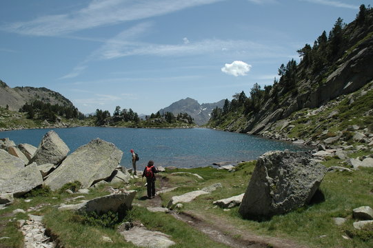 lac et rochers &agrave; N&eacute;ouvielle