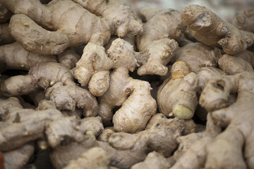 Świeży imbir na bazarze