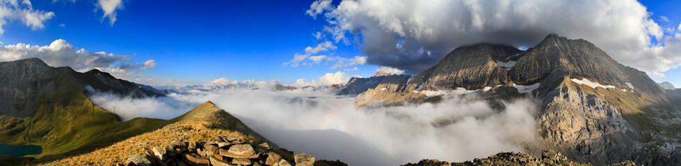 Fototapeta na wymiar panorama Pirenejach