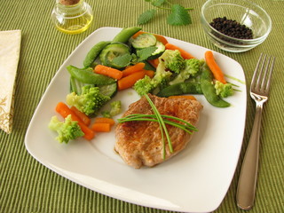Schnitzel mit Dampfgargemüse