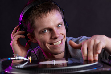 DJ am Scratchen