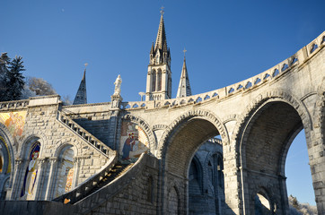 Arche de la basilique de Lourdes