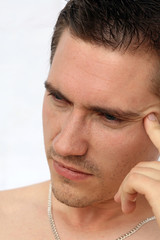 Obraz premium Kopfschmerzen oder nachdenklich