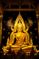 Fototapeta premium Golden buddha image in Phisanulok,Thailand