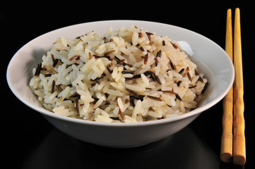Reisschale und Essstäbchen