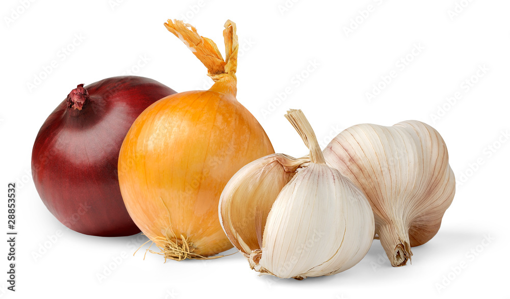 Aufkleber isolated spices. two heads of garlic and onions of different color isolated on white background