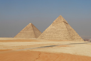 Fototapeta na wymiar Zwei Pyramiden