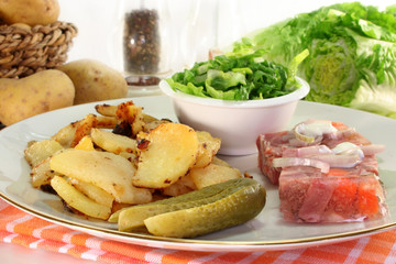 Bratkartoffeln mit Sülze