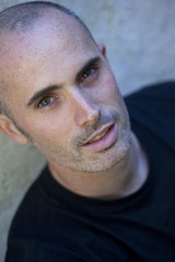 Beau jeune homme garçon viril mâle européen modèle sourire