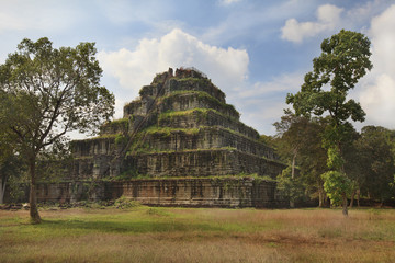 Ancient Khmer pyramid, Koh Kher Temple