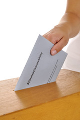 Stimmzettel mit Wahlurne