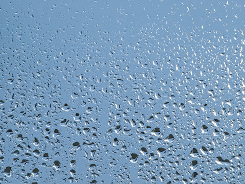 Regentropfen am Fenster