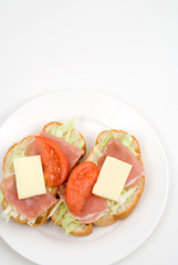 生ハムとチーズと野菜のパン