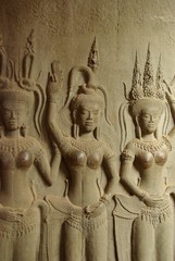 Cambodge, Angkor Vat : Apsaras en bas reliefs