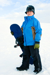 Fototapeta na wymiar boy and his snowboard