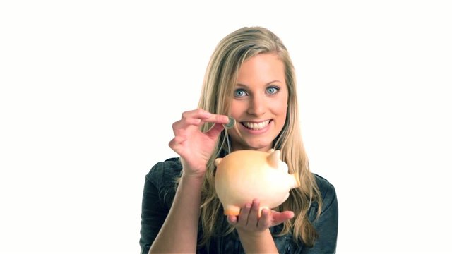 geld ins sparschwein werfen