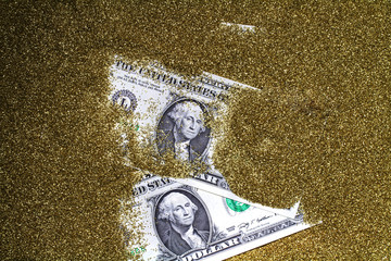 埋もれるドル紙幣
