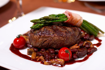 grilled beef with tomato
