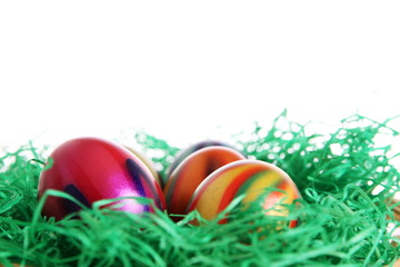 Fototapeta na wymiar Kolorowe jaja wielkanocne w gniazdo Wielkanoc