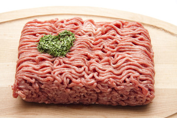 Hackfleisch mit Schnittlauch Herz