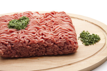 Hackfleisch mit Schnittlauch Herz