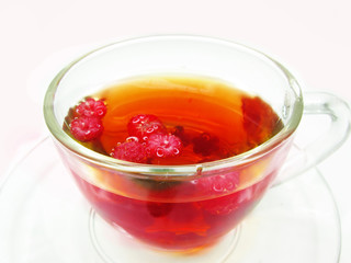 fuit tea with raspberry in cup